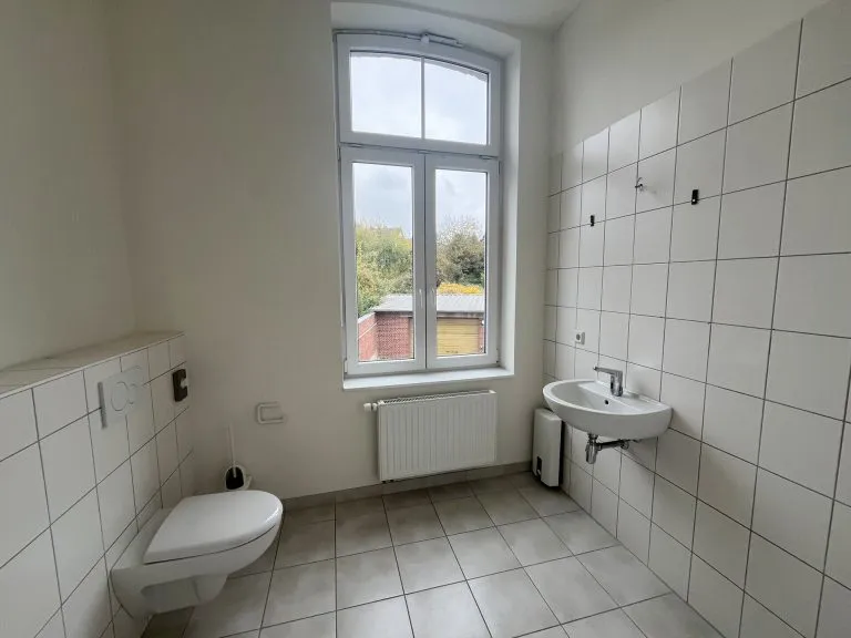Immobilienangebot - Windeck / Schladern - Alle - Praxis, Büro oder Kanzlei? Vielseitiges Haus in Schladern mit ca. 400 m² Nutzfläche und Stellplätzen