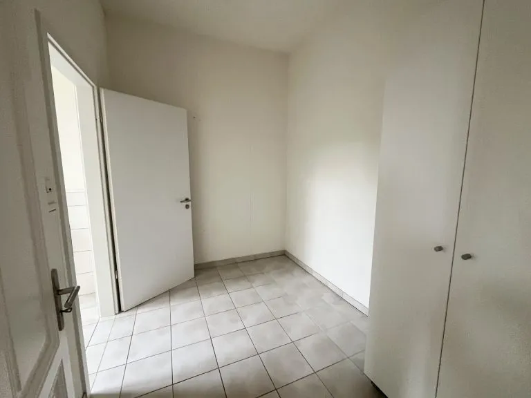 Immobilienangebot - Windeck / Schladern - Alle - Praxis, Büro oder Kanzlei? Vielseitiges Haus in Schladern mit ca. 400 m² Nutzfläche und Stellplätzen