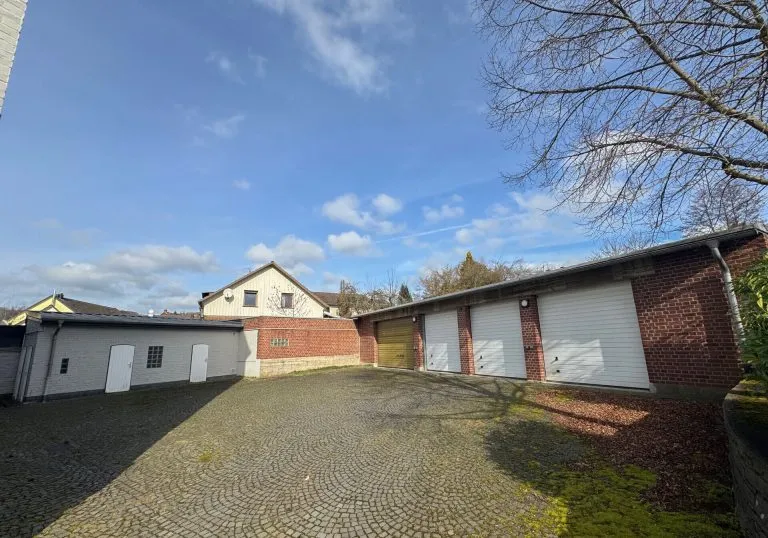 Immobilienangebot - Windeck / Schladern - Alle - Praxis oder Büro im Erdgeschoss: barrierearm erreichbar, inklusive Lagerfläche und Stellplätzen!