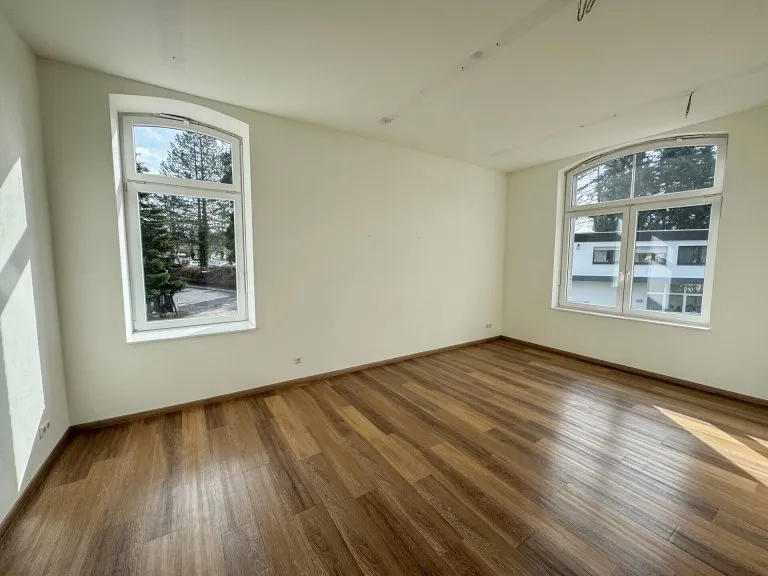 Immobilienangebot - Windeck / Schladern - Alle - Helle Praxis- oder Bürofläche im Obergeschoss mit insgesamt 220m² Nutzfläche inklusive Stellplätze!