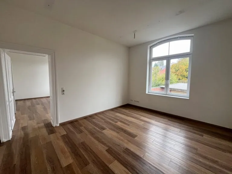 Immobilienangebot - Windeck / Schladern - Alle - Helle Praxis- oder Bürofläche im Obergeschoss mit insgesamt 220m² Nutzfläche inklusive Stellplätze!