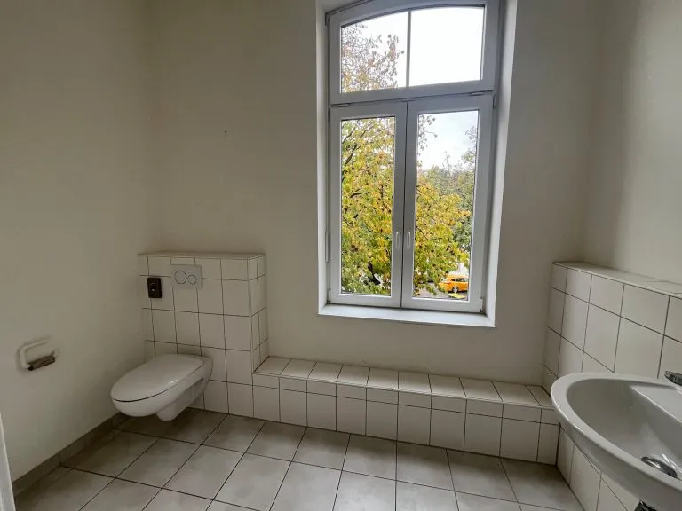 Immobilienangebot - Windeck / Schladern - Alle - Helle Praxis- oder Bürofläche im Obergeschoss mit insgesamt 220m² Nutzfläche inklusive Stellplätze!