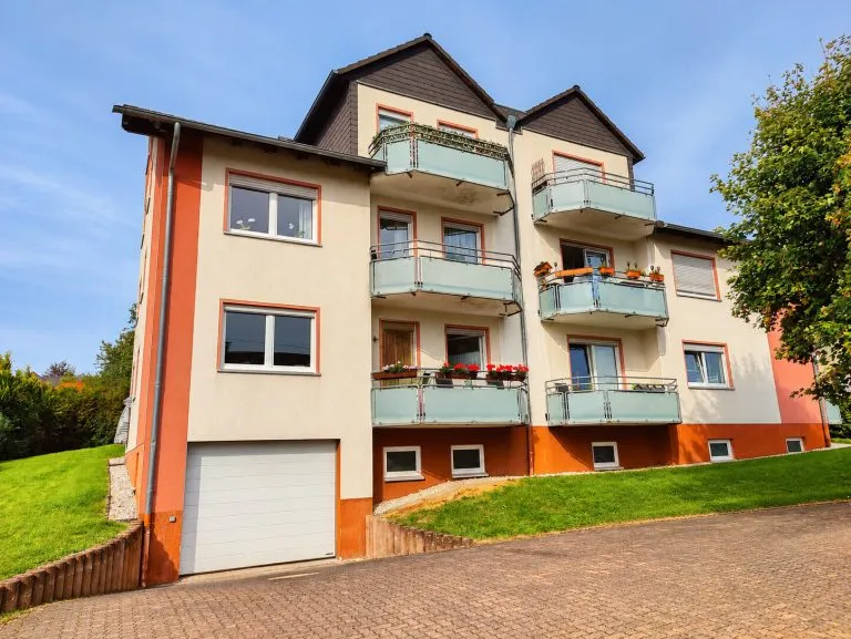 Immobilienangebot - Altenkirchen - Alle - Eigentumswohnung mit Terrasse und Tiefgaragenstellplatz in einem OT von Altenkirchen!