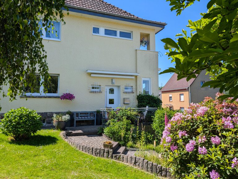 Immobilienangebot - Eitorf - Alle - Saniertes Haus für die ganze Familie mit sonniger Loggia und traumhaften Garten im Süden von Eitorf