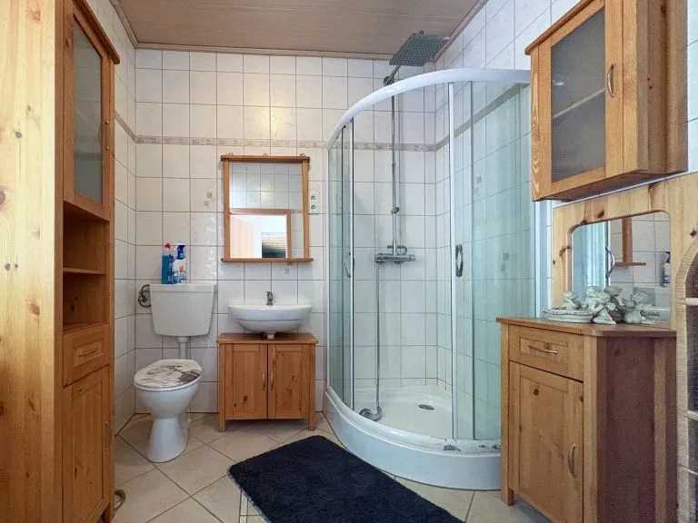 Immobilienangebot - Daaden - Alle - Großzügiges Einfamilienhaus mit separater Wohneinheit, Scheune und vielseitigen Nutzungsmöglichkeiten!