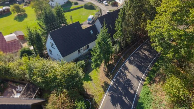 Immobilienangebot - Daaden - Alle - Großzügiges Einfamilienhaus mit separater Wohneinheit, Scheune und vielseitigen Nutzungsmöglichkeiten!