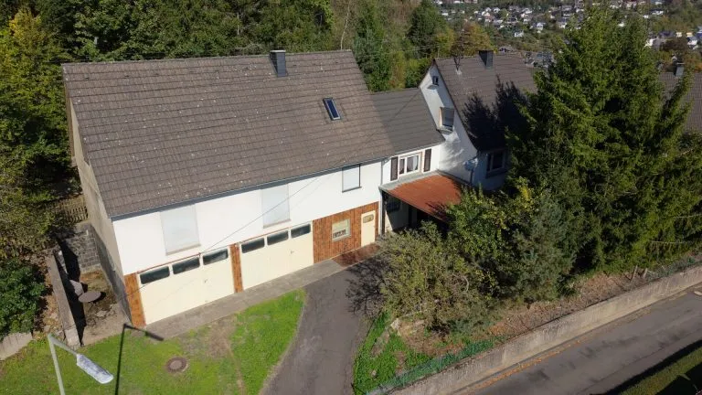 Immobilienangebot - Daaden - Alle - Großzügiges Einfamilienhaus mit separater Wohneinheit, Scheune und vielseitigen Nutzungsmöglichkeiten!